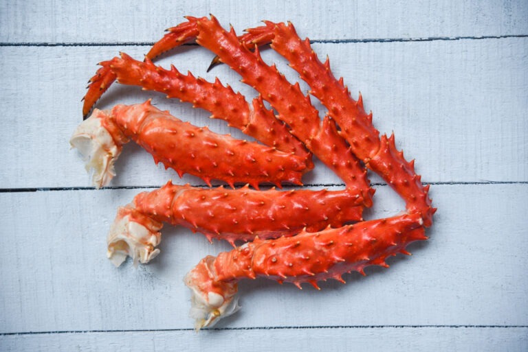 http://customseafoods.com/cdn/shop/articles/Sizing_Up_Your_King_Crab_Legs.jpg?v=1697751155